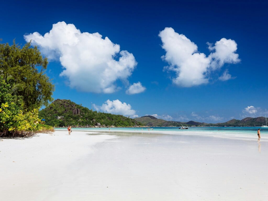 Anse Volbert, Praslin – Tourist Hotspot for Water Sports