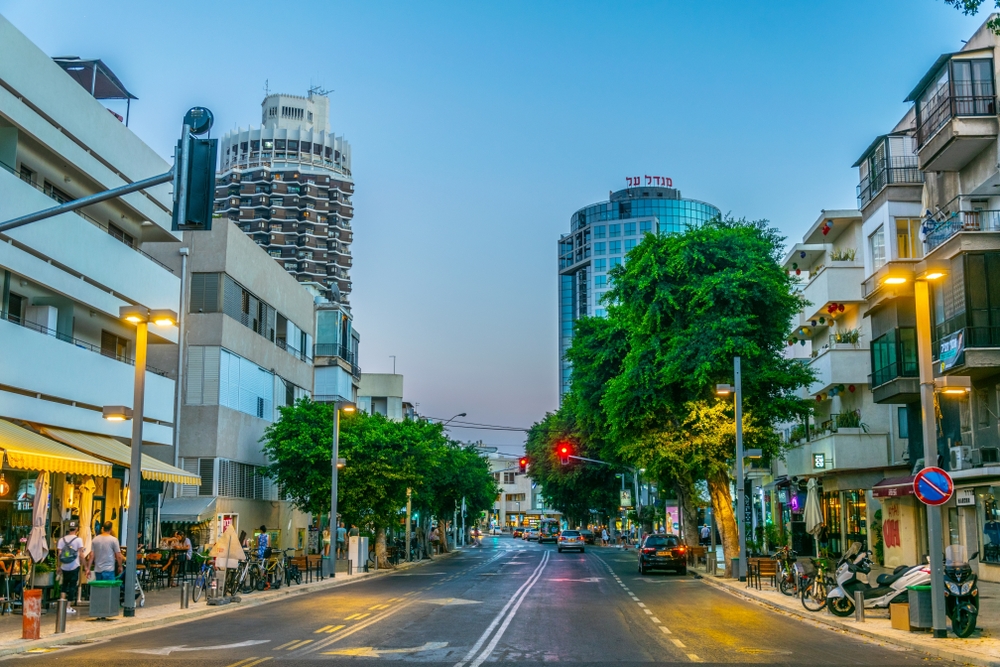 Dizengoff Street, Tel Aviv – Fashion and Nightlife in the Heart of the City