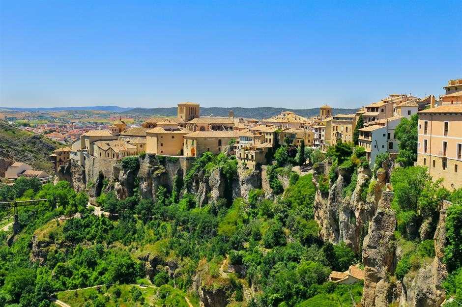 Cuenca’s Hanging Houses: Unique Clifftop Architecture