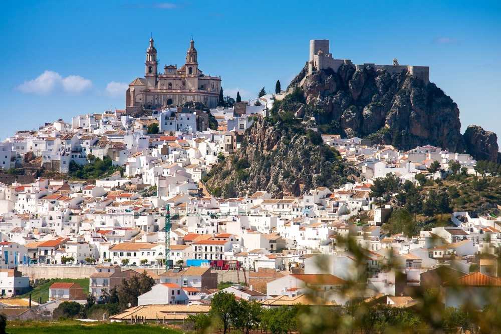 Zahara de la Sierra: Stunning White Village in Cádiz Mountains