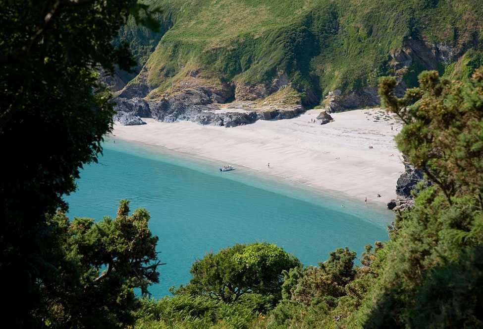 Exploring the Hidden Coves of Cornwall