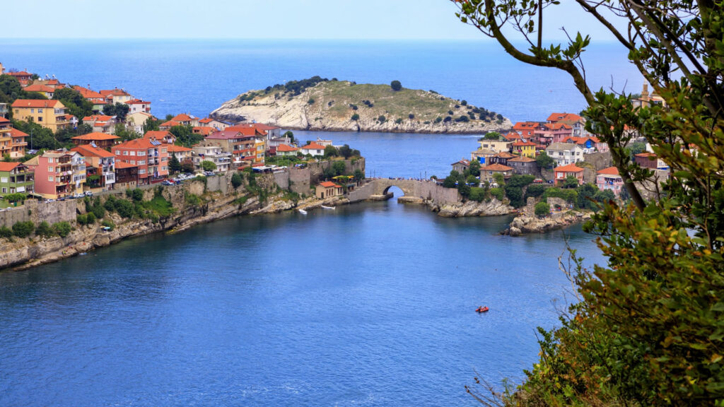 Amasra Castle: Coastal Fortress in Amasra