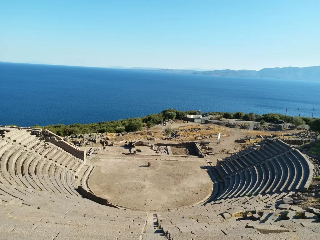 Assos Ancient Theatre: Ruins in Canakkale