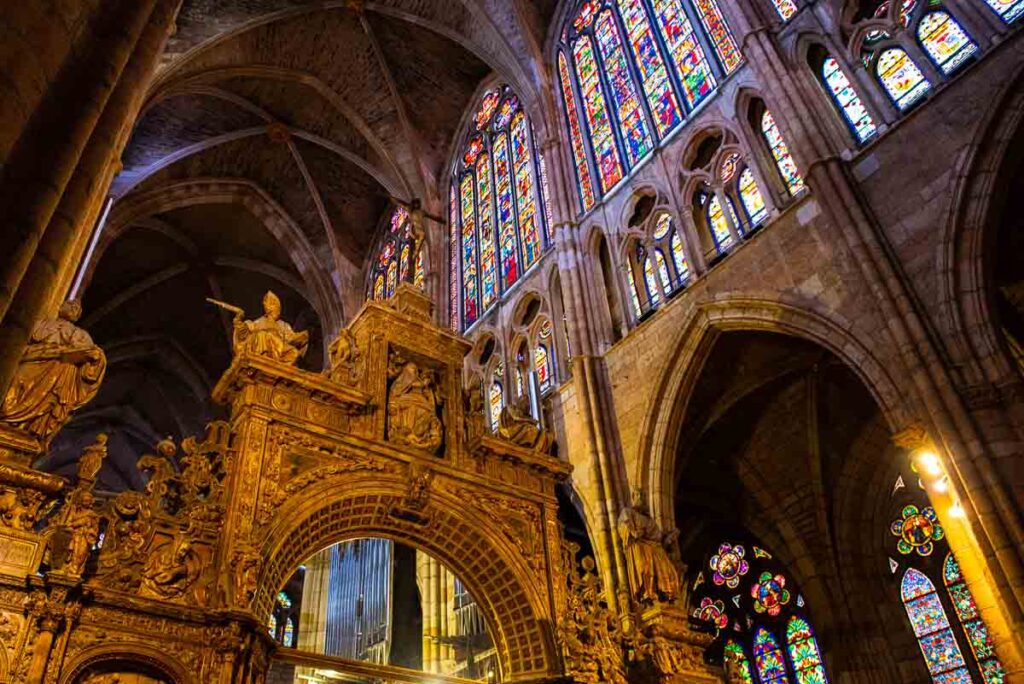 Cathedral of León: Stained Glass and Gothic Splendor