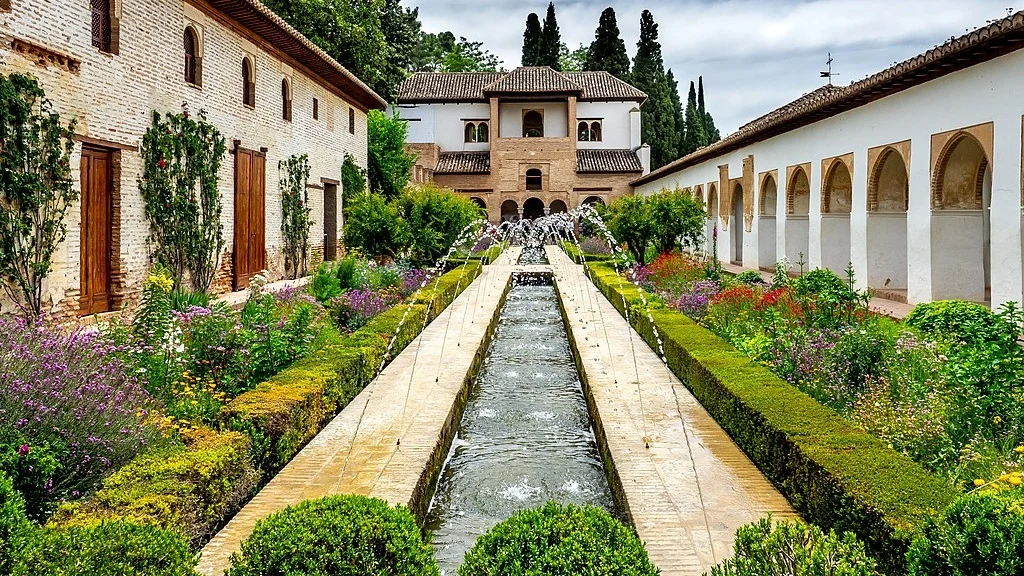 Palacio de Generalife in Granada: Summer Palace of the Emirs