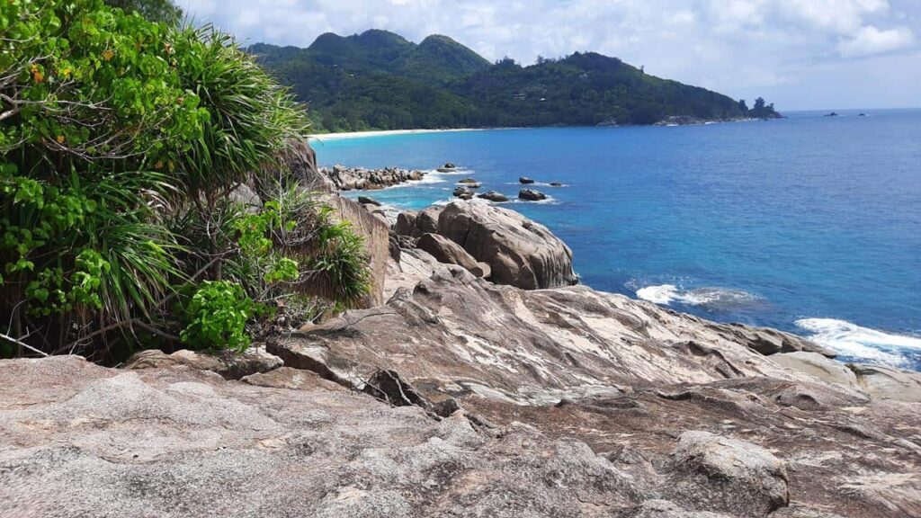 Anse Mahé, Mahe – Tranquil Shoreline Spot