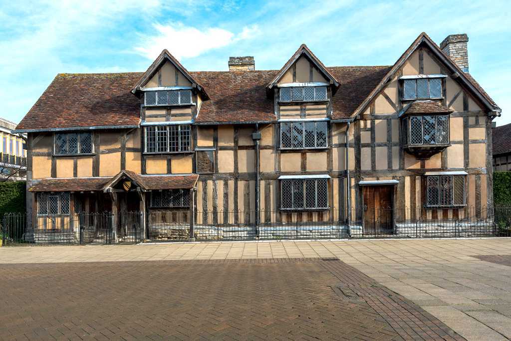 Shakespeare’s Birthplace: Literary Heritage in Stratford-upon-Avon