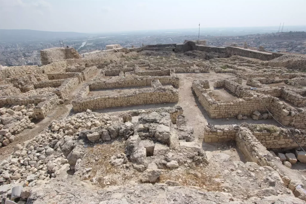 Silifke Castle: Hilltop Fortress in Silifke