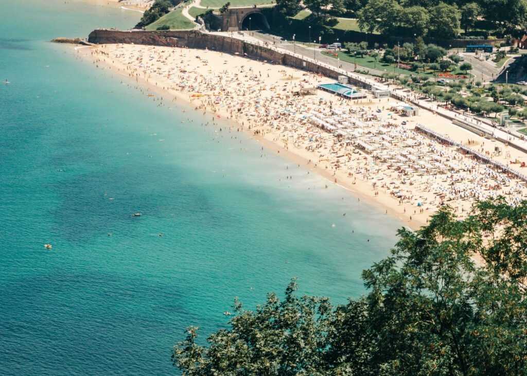 Benidorm’s Levante Beach: Sandy Stretch with Vibrant Energy