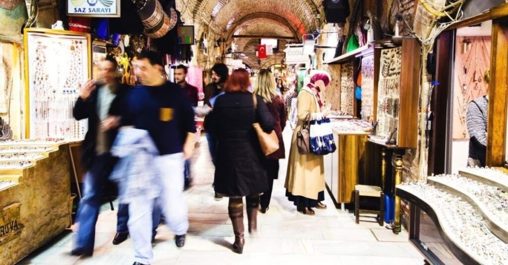 Gulbahce Market: Local Bazaar in Izmir