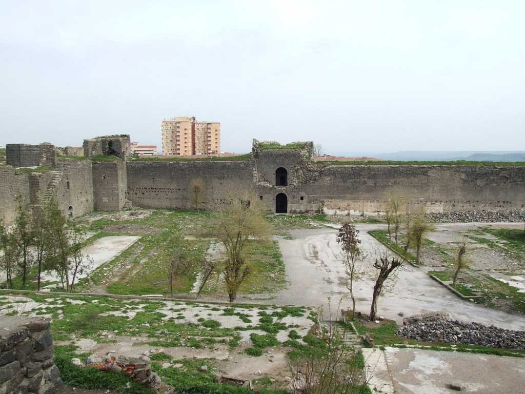 Diyarbakir Walls: Massive Fortifications in Diyarbakir