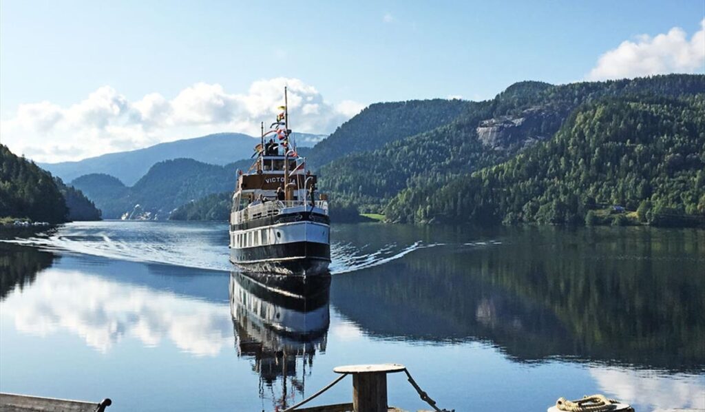 Enjoy Boating in the Telemark Canal