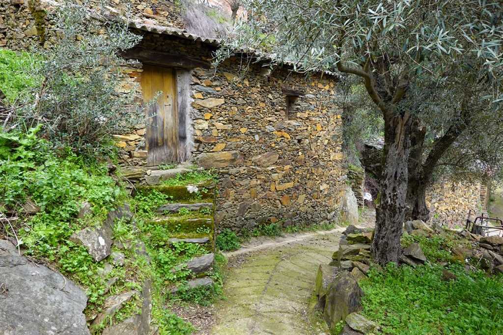 Las Batuecas in Salamanca: Scenic Valley and Monasteries