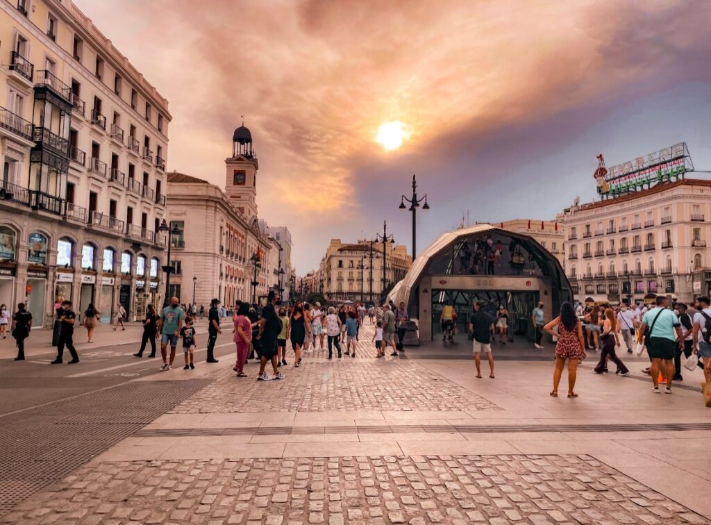 Plaza de Santa Ana in Madrid: Vibrant Nightlife and History