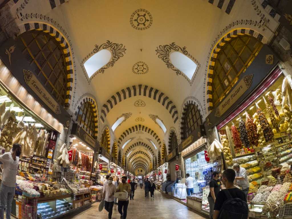 Istanbul Spice Bazaar: Vibrant Market in Istanbul