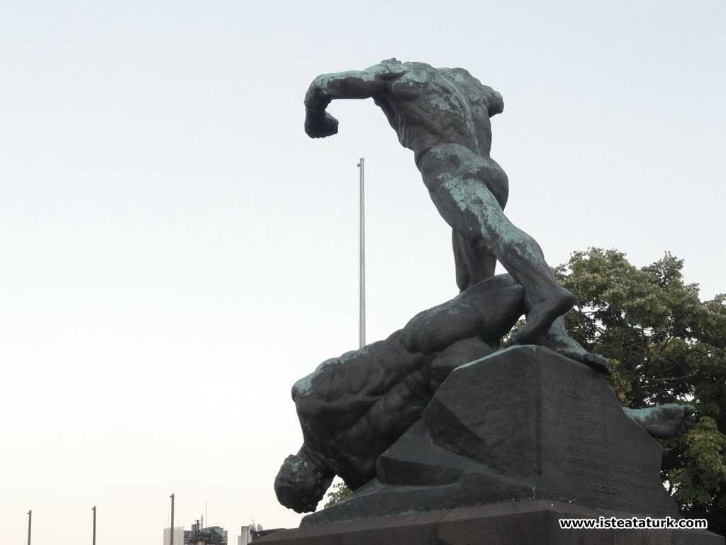 Kocatepe Ataturk Monument: Historic Site in Afyon