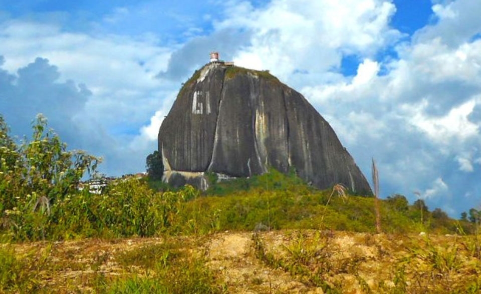 Guatape El Penol: Climbing the Giant Rock