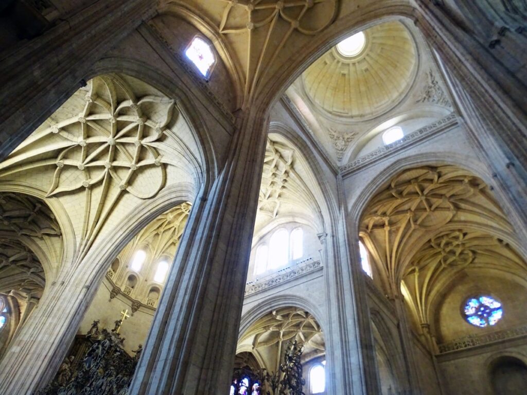 Catedral de Salamanca: Twin Gothic and Baroque Architecture