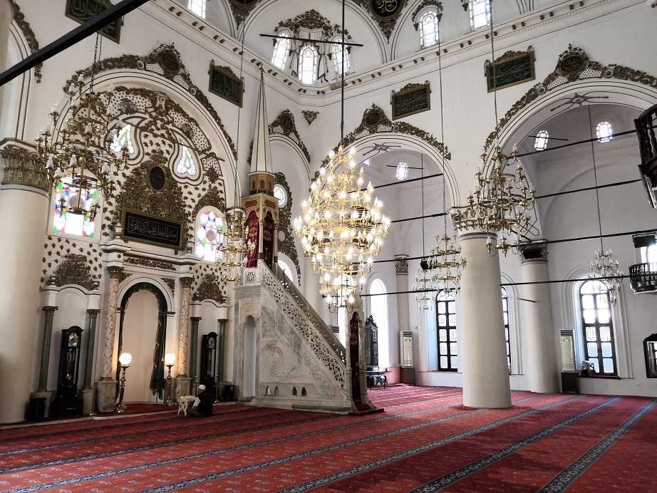 Izmir Kemeralti Mosque: Ottoman Gem in the Market