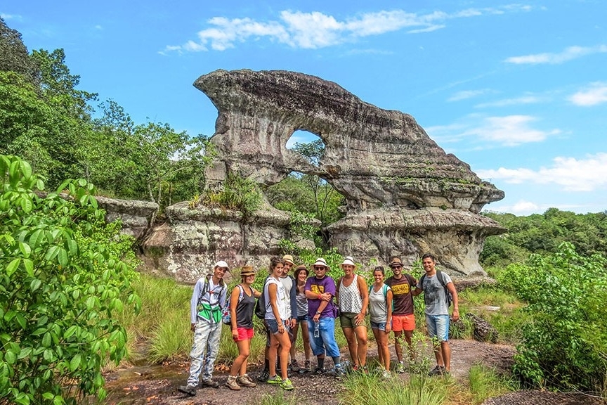 Guaviare Caño Sabana: Crystal Waters and Rocky Terrain